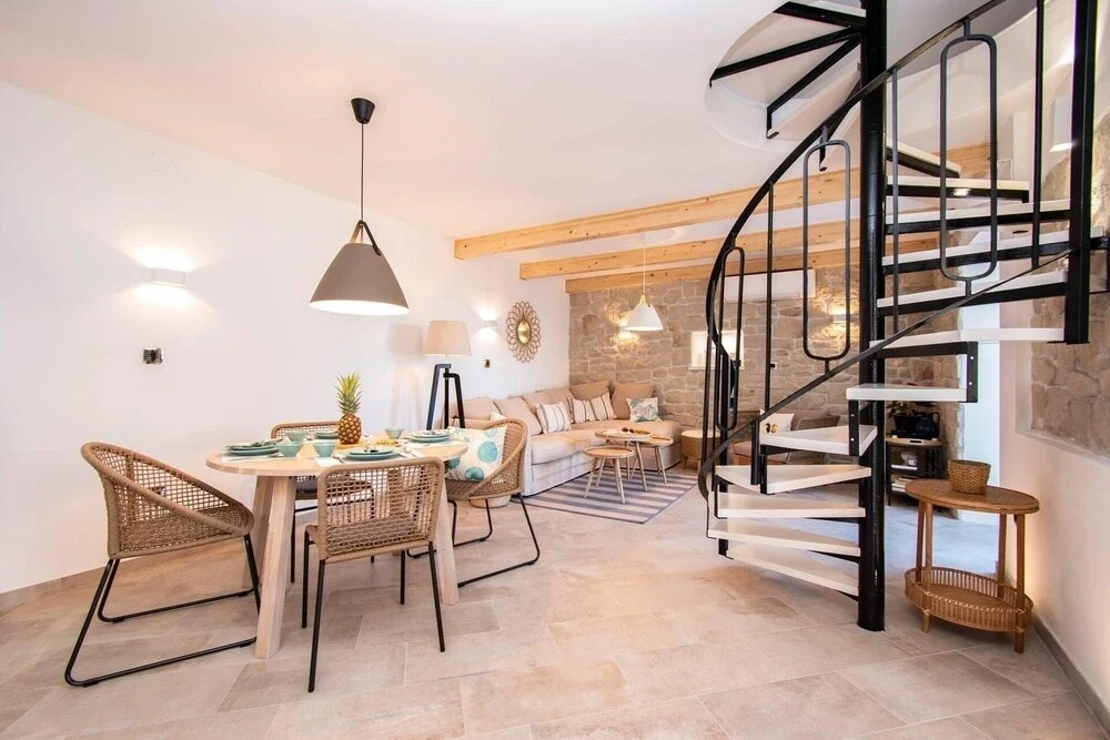 Charming 3-bed House in Tribunj