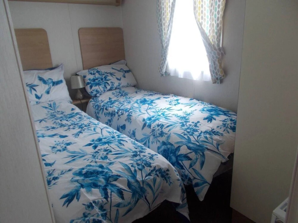 3 bed Caravan Abergel