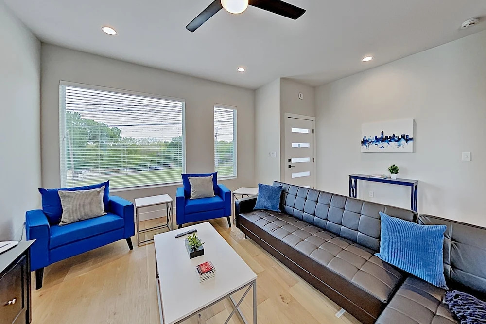 Lavish Eastside W/ Private Rooftop Deck 2 Bedroom Condo