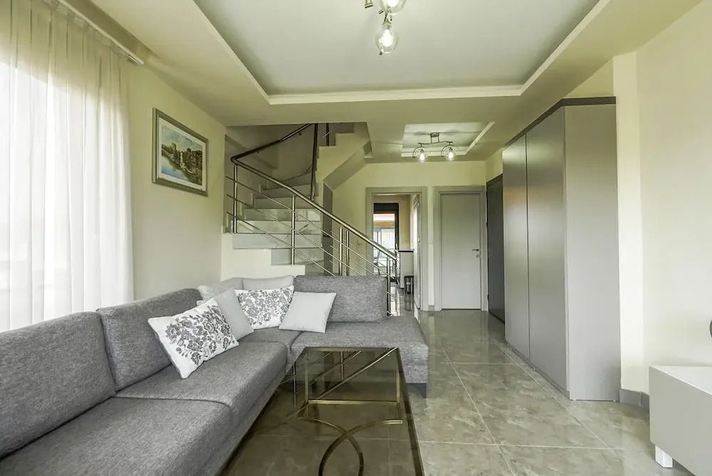 Flat w Shared Pool and Balcony 8 min to Beach