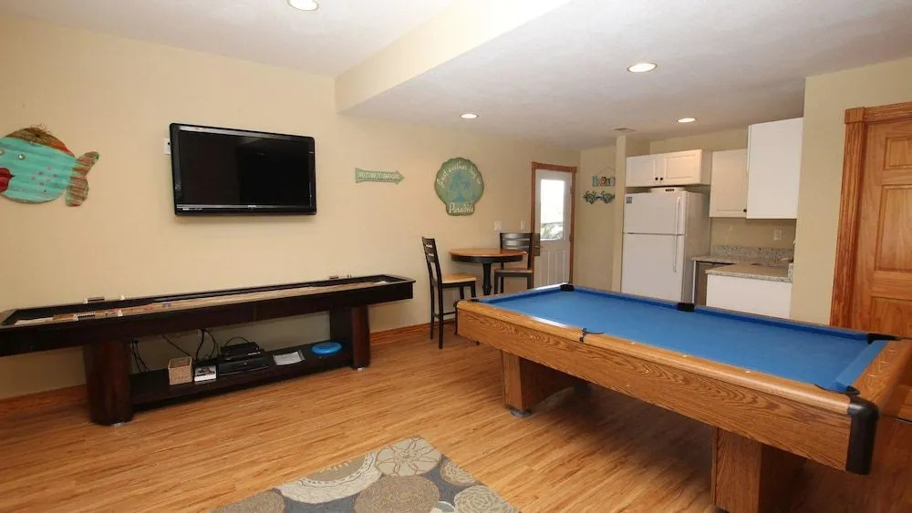 Paradise Cove - 8 Br home by RedAwning