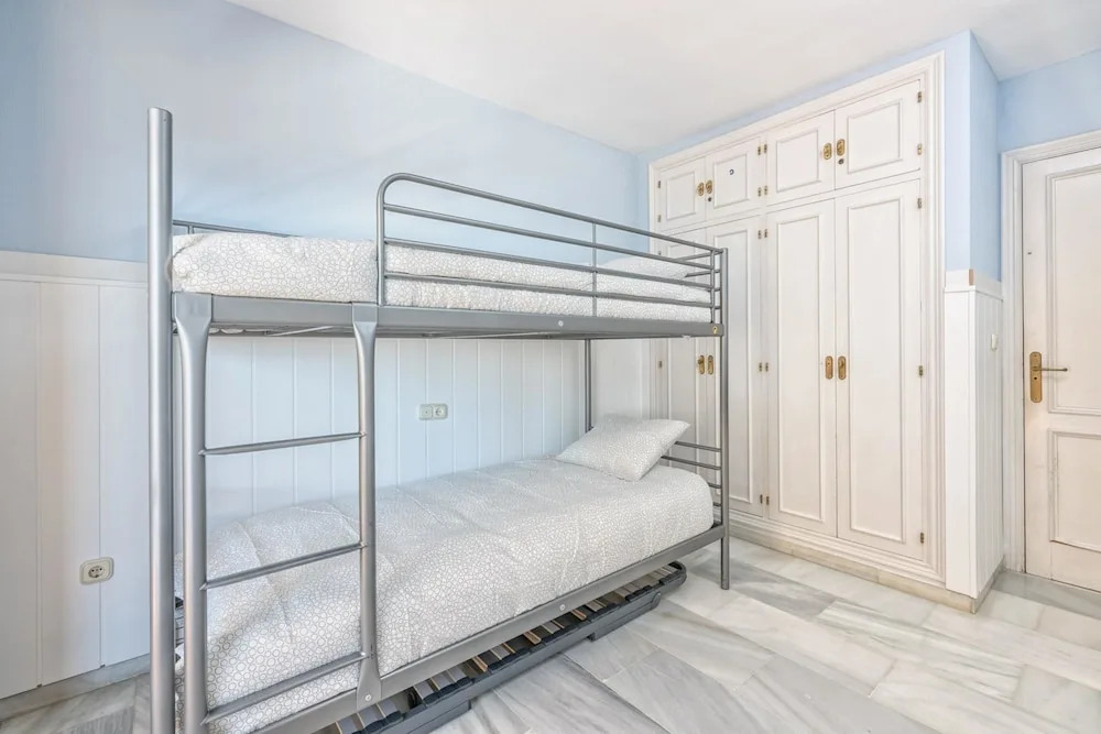 Dona Sofia - Fuengirola Promenade Apartment With Stunning Sea Views, Wifi