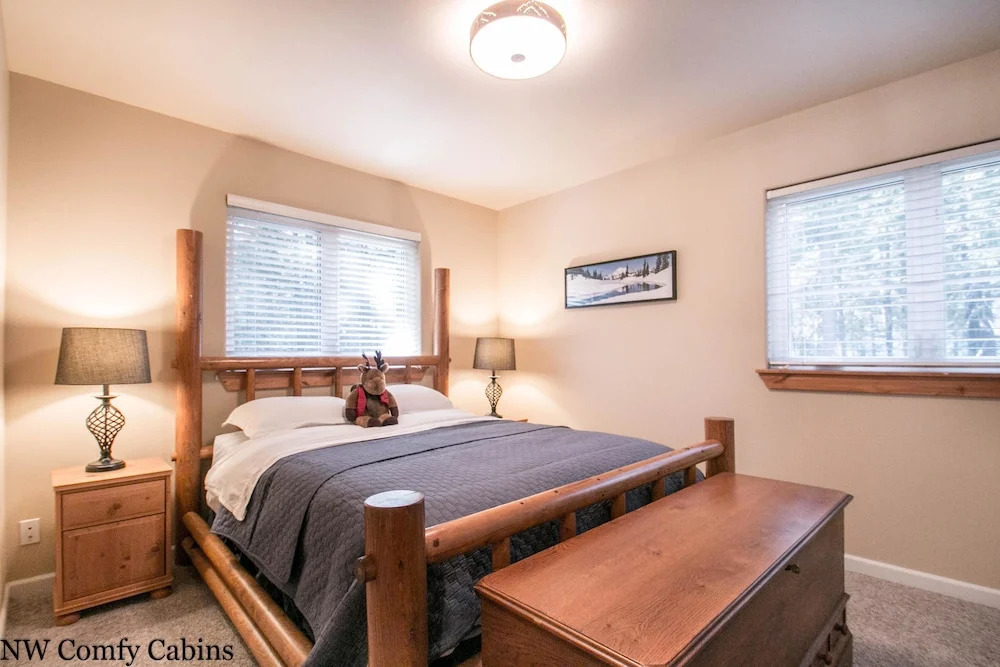 Getaway Moose Apartment 3 NW Comfy Cabins