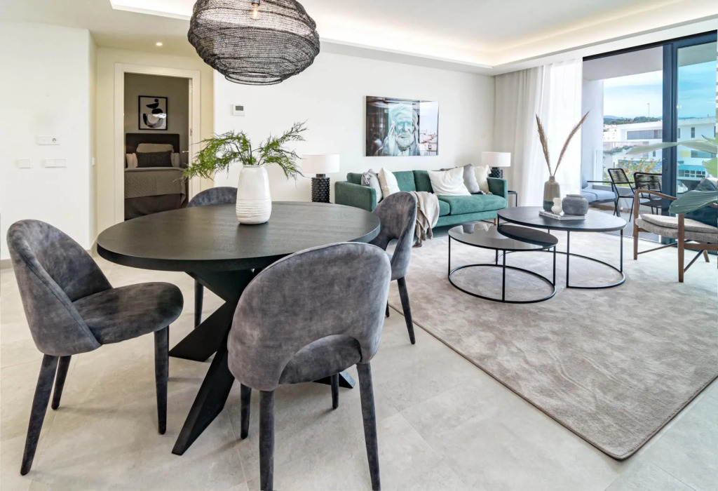 Inf4.2m- Modern City Apartment, Families Only