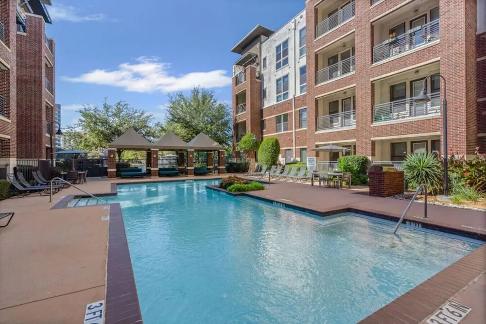 Elegant Std Retreat w/ King & Full BED + Pool&gym