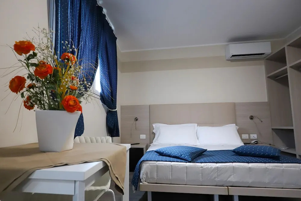 HOME HOTEL