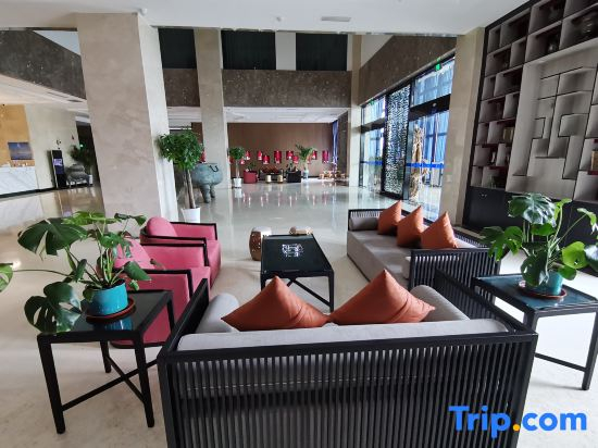 Guoyu Grand Hotel (Hetian Yulong Kashi River Yudu City Branch)