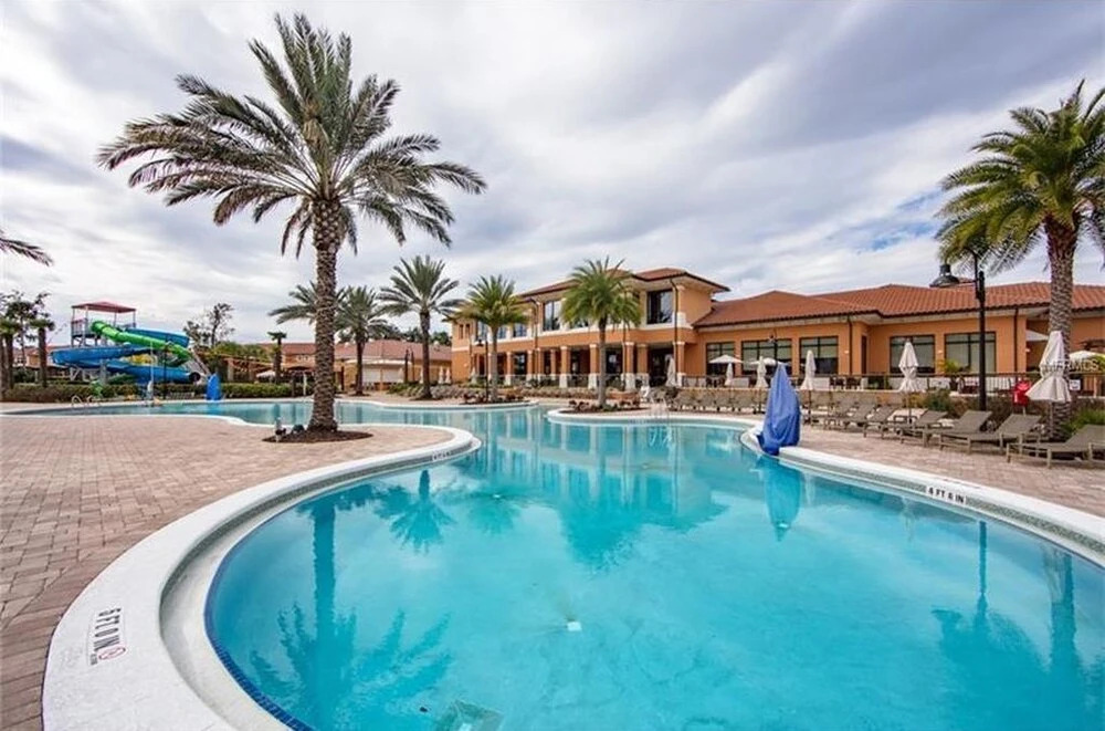 Regal Oaks Getaway