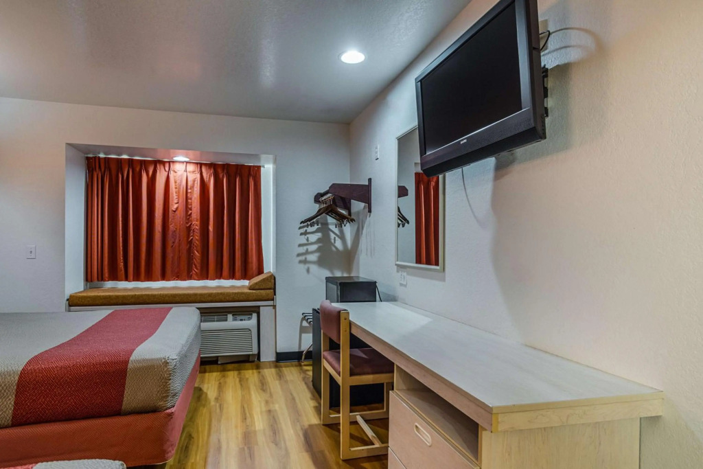 Motel 6-Mcalester, OK