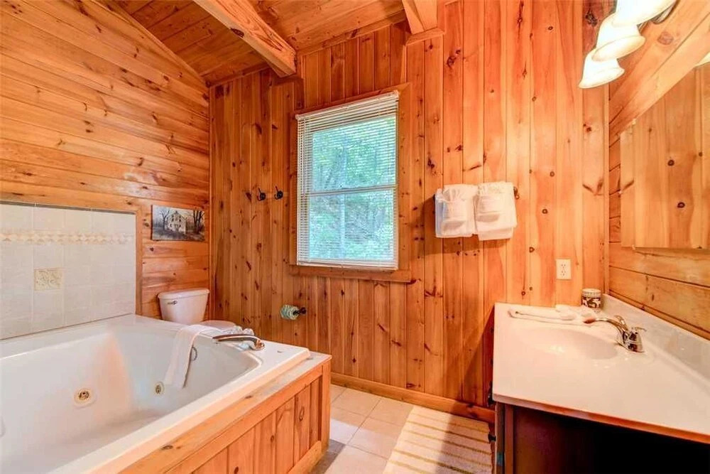 Scenic Solitude 1 Bedroom Home with Hot Tub