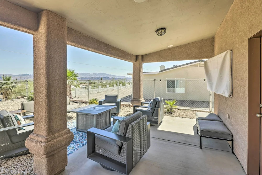 2 Mi to London Bridge: Lake Havasu Getaway