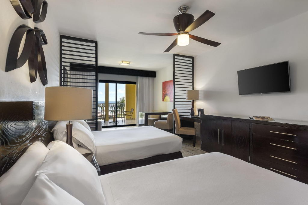 El Beso at Ocean Coral & Turquesa All Inclusive