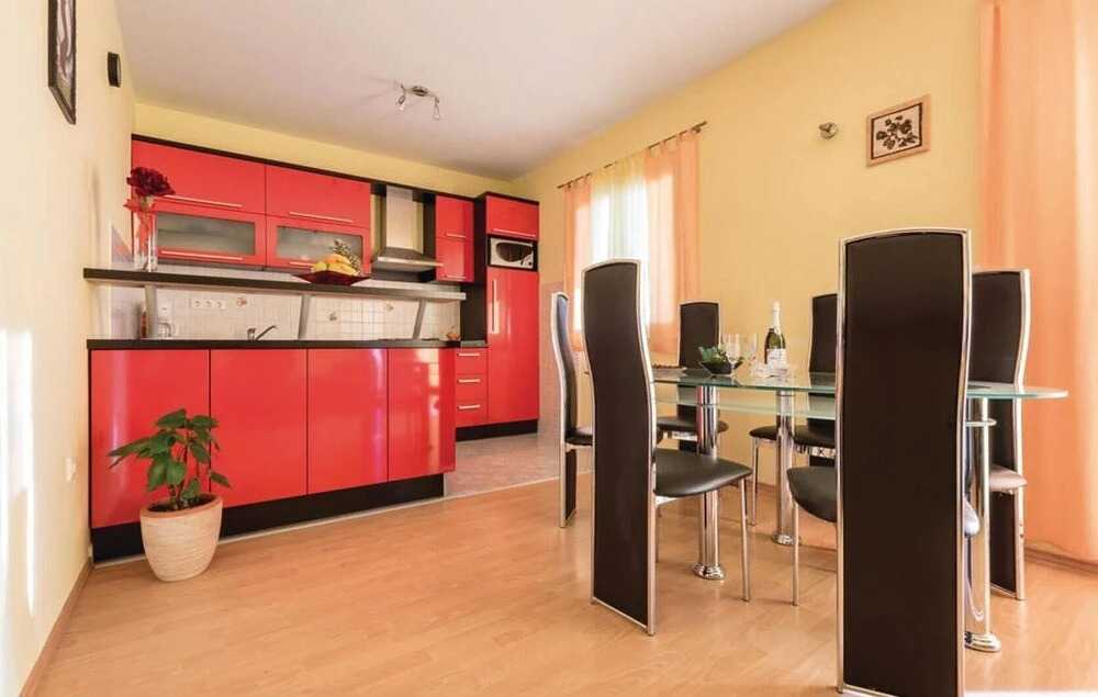 Nice Home in Kastel Luksic With Wifi and 6 Bedrooms