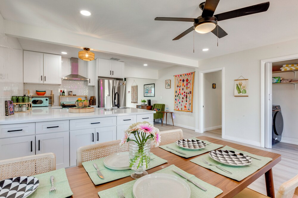 Yard Games, Outdoor Kitchen: Palm Springs Retreat!