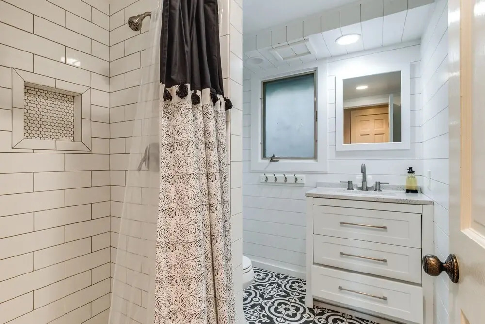 Soaking Tub & Fire Pit! Home Near Dtwn Suttons Bay