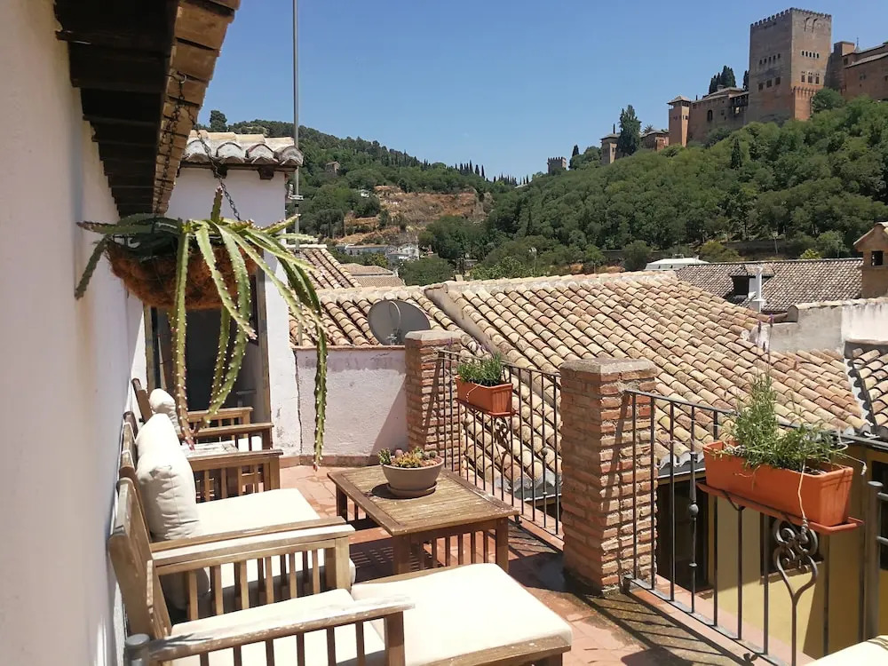Alhambra Nest