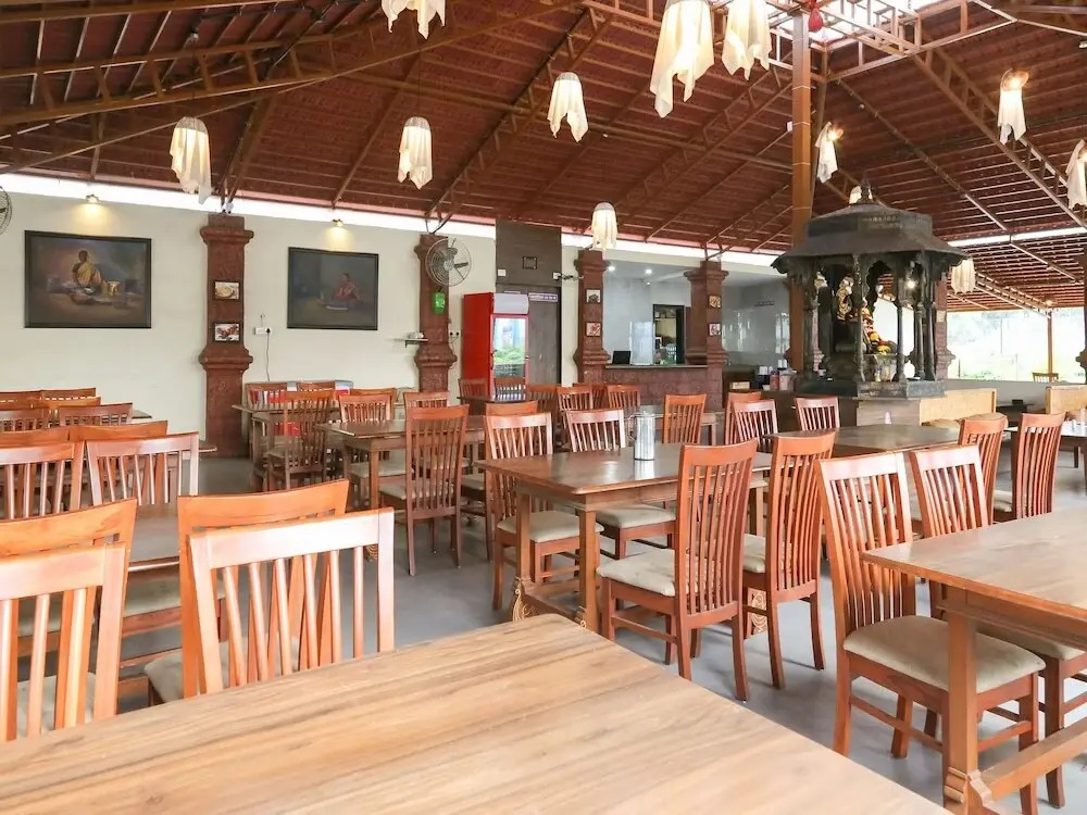 Raj Palace By OYO Rooms