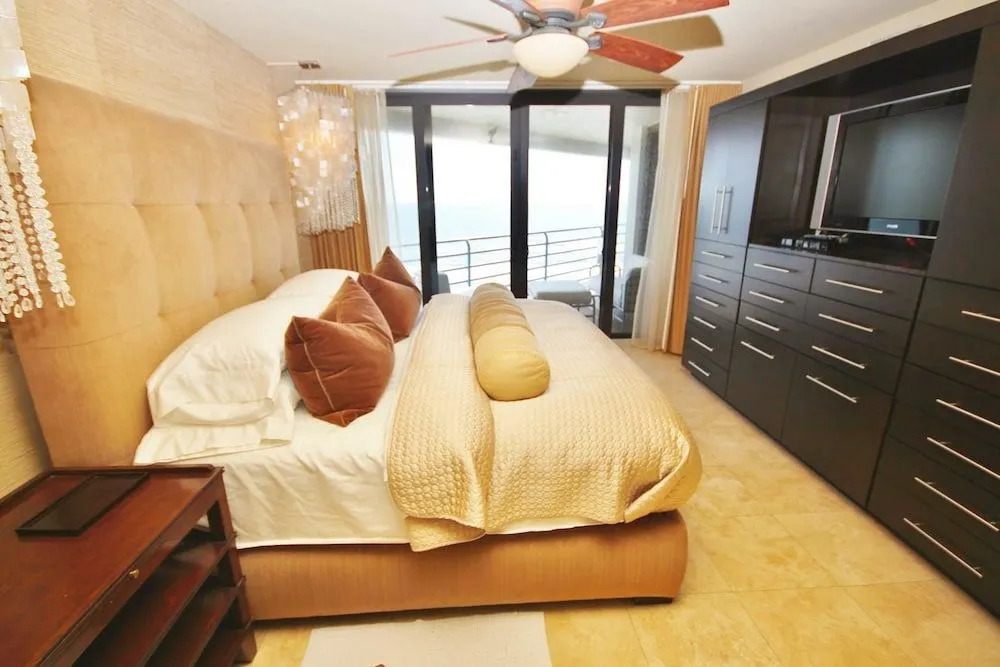 Ebb Tide 703 Apartment 2