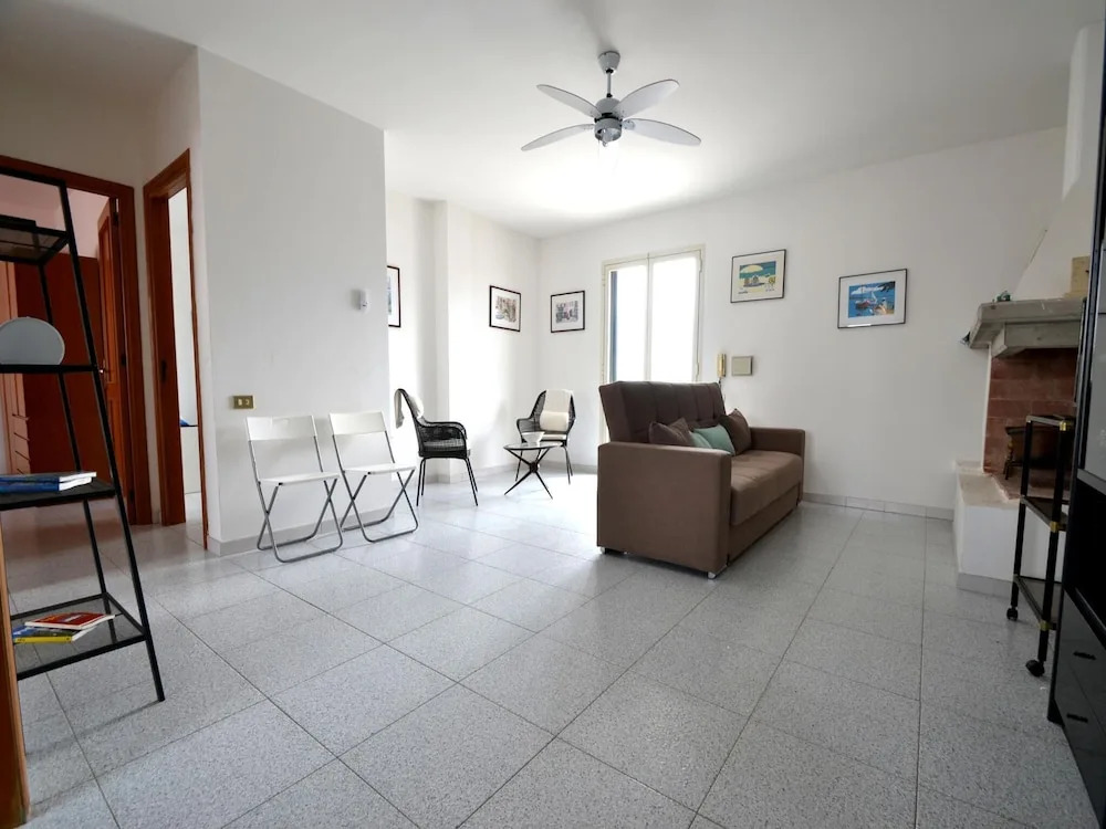 Charming Holiday Home Near The Beach With A Terrace, Pets