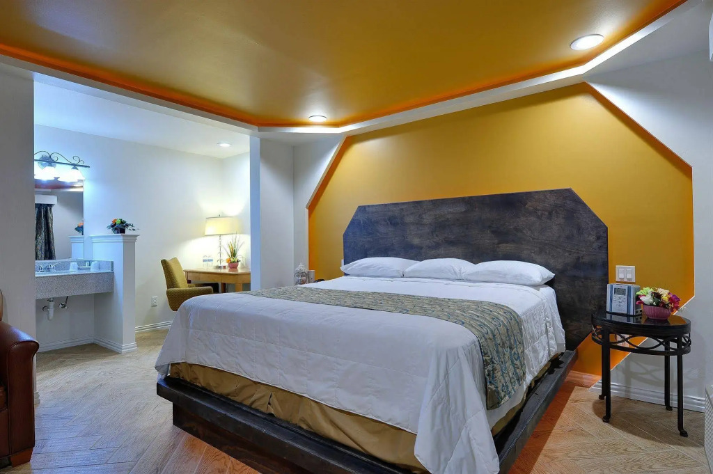 Romantic Inn & Suites
