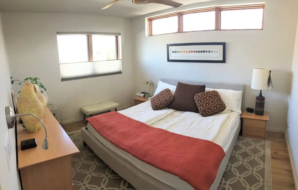 Modern In The Woodbury District 3 Bedroom Home by Redawning