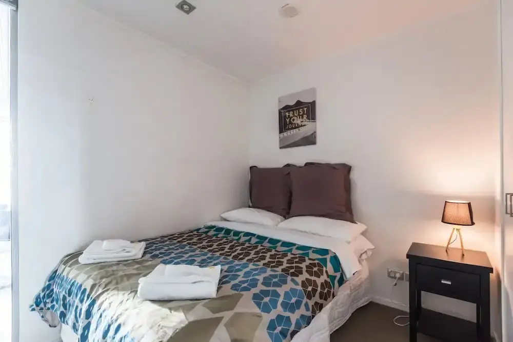 2 Bedroom Auckland Apartment With City Views