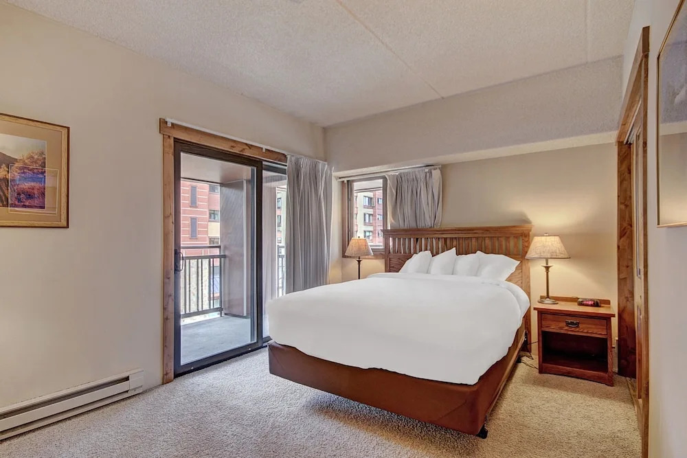 Warm 1br Slopeside Escape - Steps To Main St + Winter Fun! 1 Bedroom Condo by RedAwning