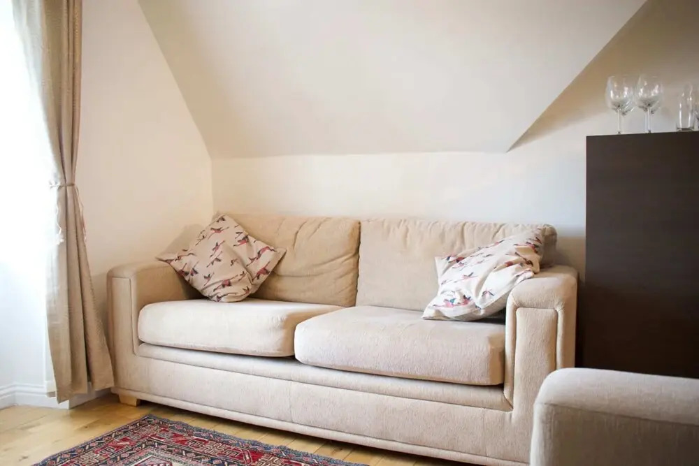 Modern And Charming 2 Bedroom Old Town Apartment