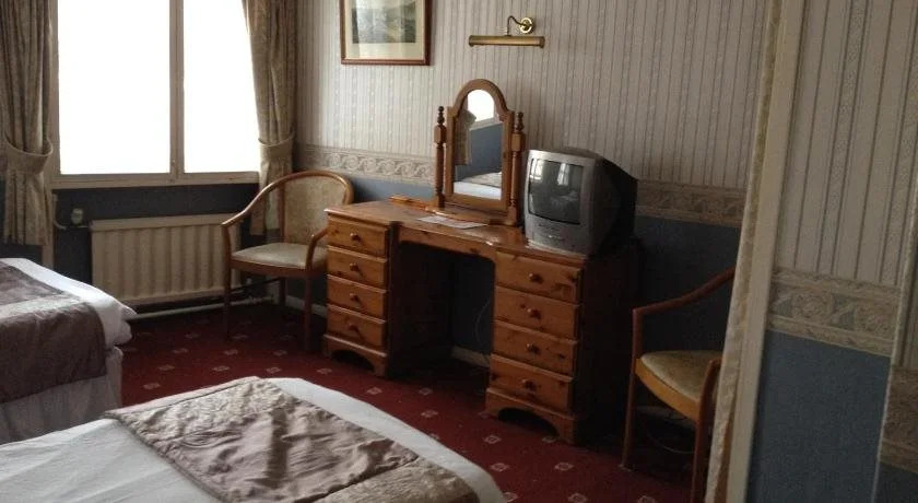 The Royal Victoria & Bull Hotel