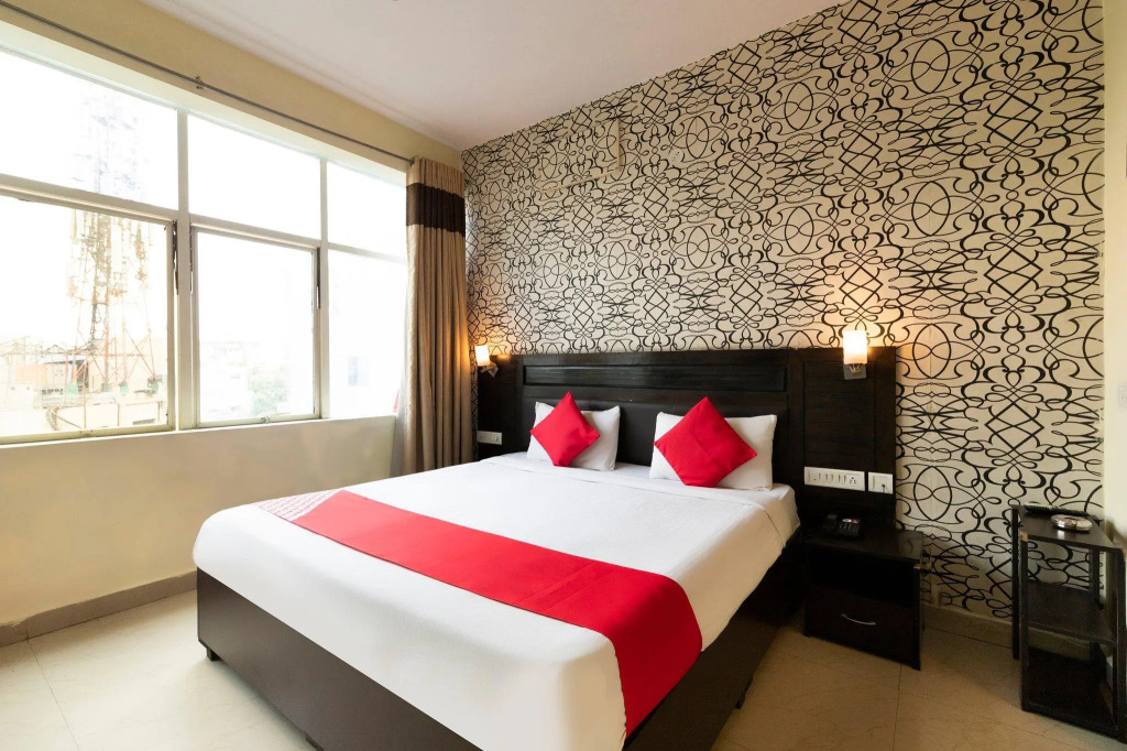 OYO 10378 Hotel Royal Embassy