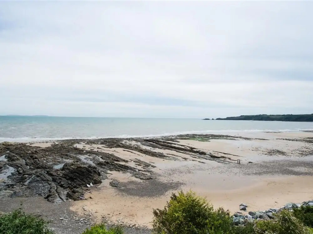 Detached House Overlooking the Beach With Enviable Unbroken sea Views