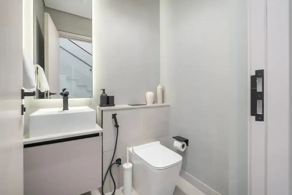 Free housekeeping visits during your stay - StayShort - Classy 4-Bedroom Villa With Spacious Balcony in Nad Al Sheba