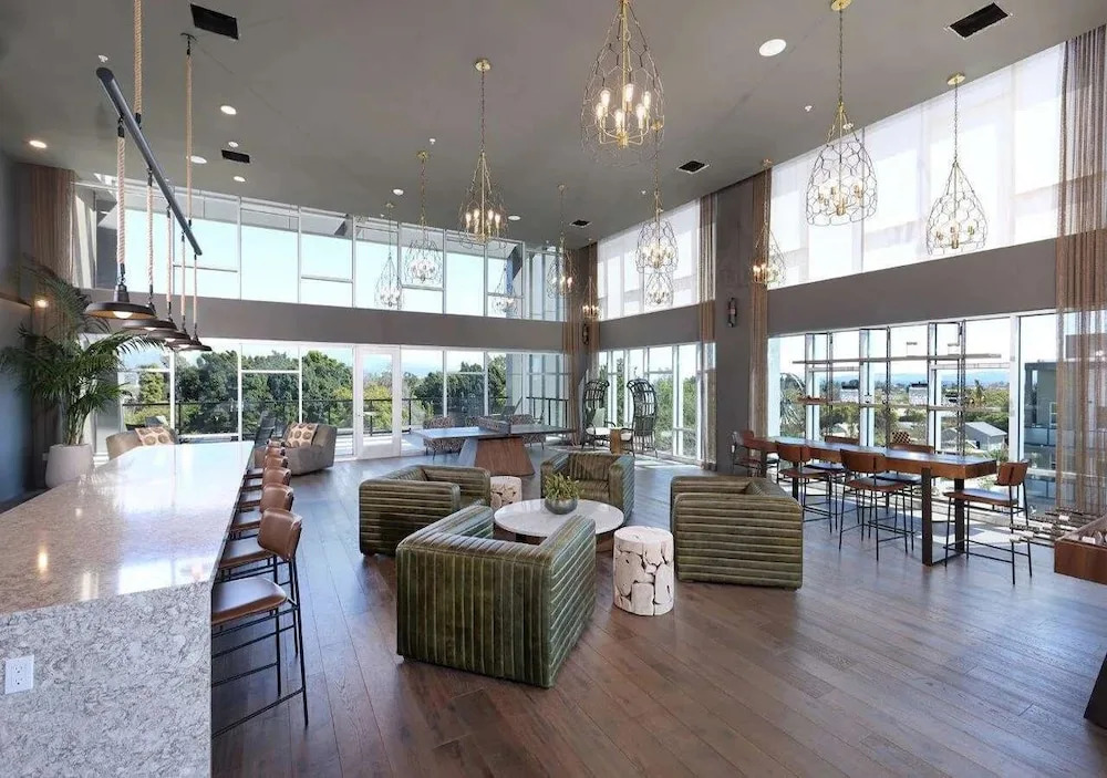 Chic Stay 10min to Disneyland w Pool Gym Parking