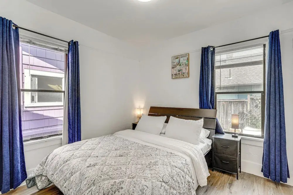 1 Mi to Green Lake: Family-friendly Seattle Home