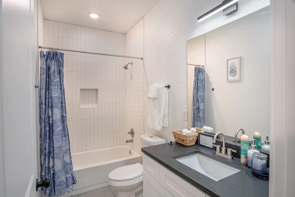 Clean & Peaceful Stays 3BR Near Exciting Downtown
