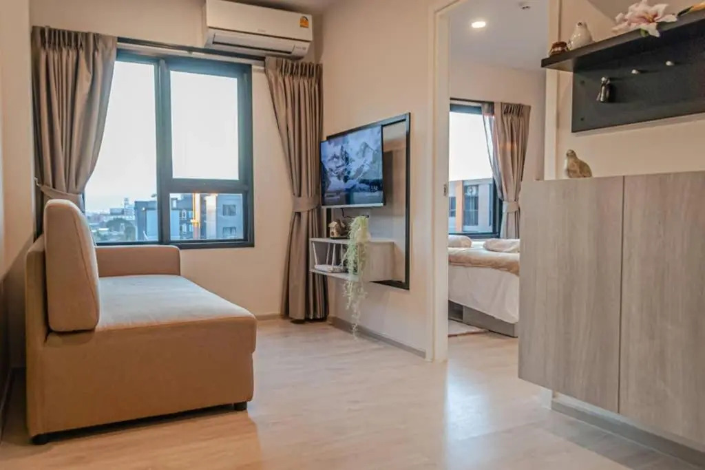 1BR Mountain/Pool View at Central festival mall.