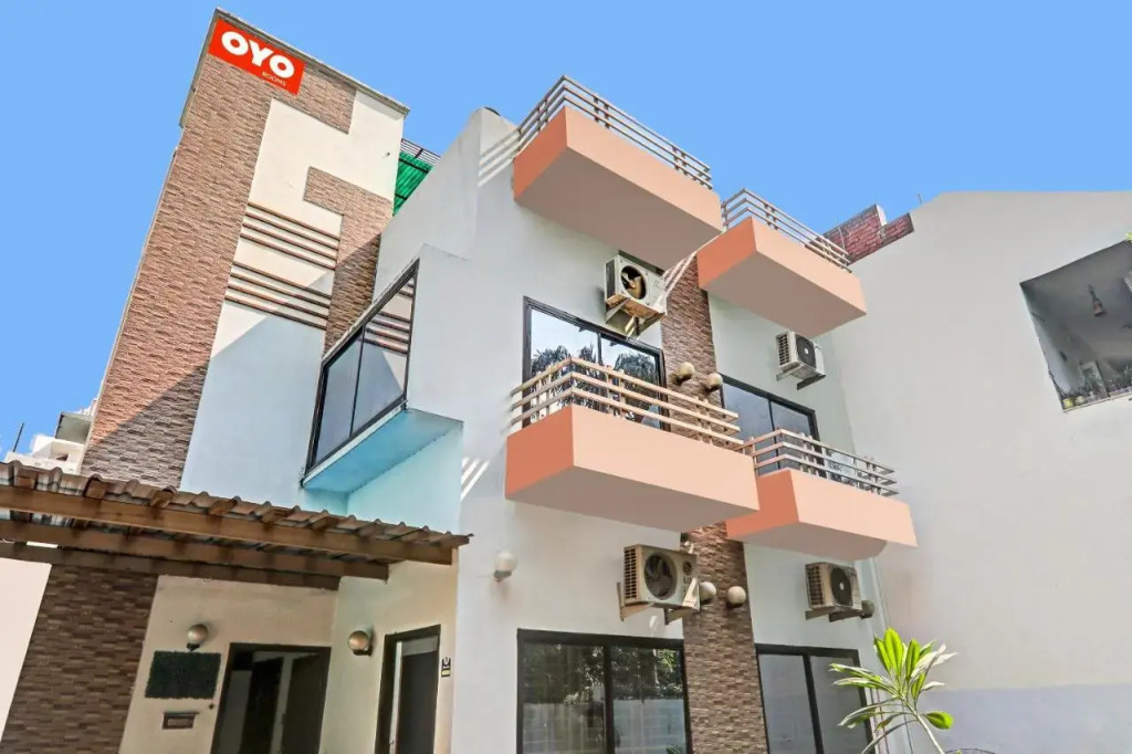 OYO Flagship 70198 The Cz Inn