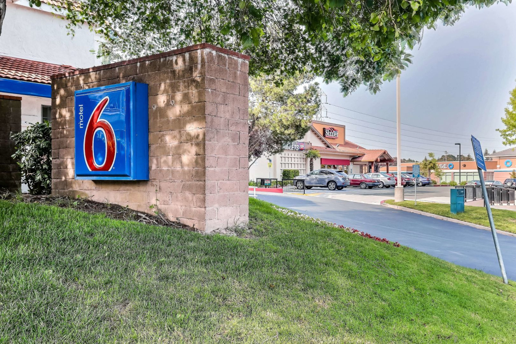 Motel 6-Pinole, CA