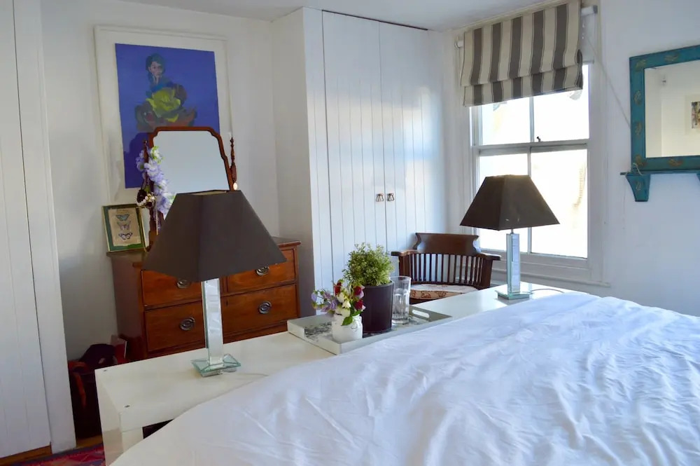 3 Bedroom Cottage in Kensington Sleeps 6