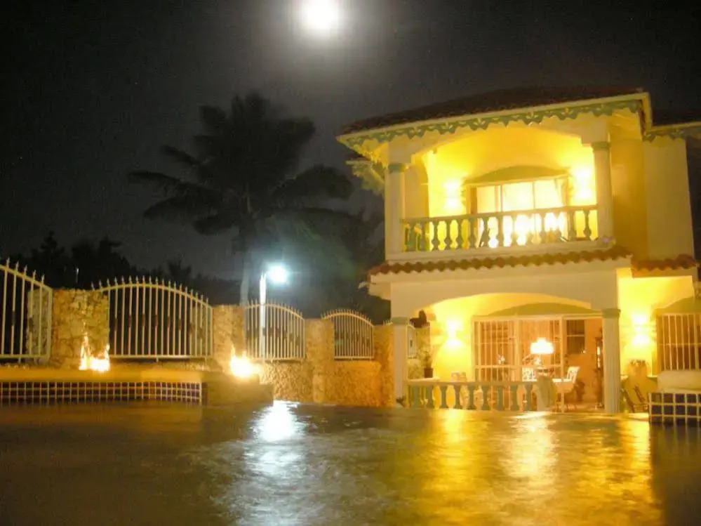 Brisas Doradas Beachfront Villa