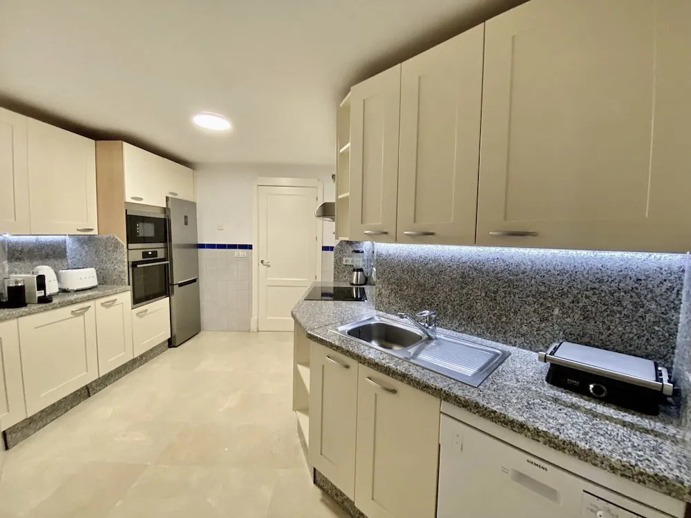 YOLO Spaces - Sotogrande Marina Luxury Apartment