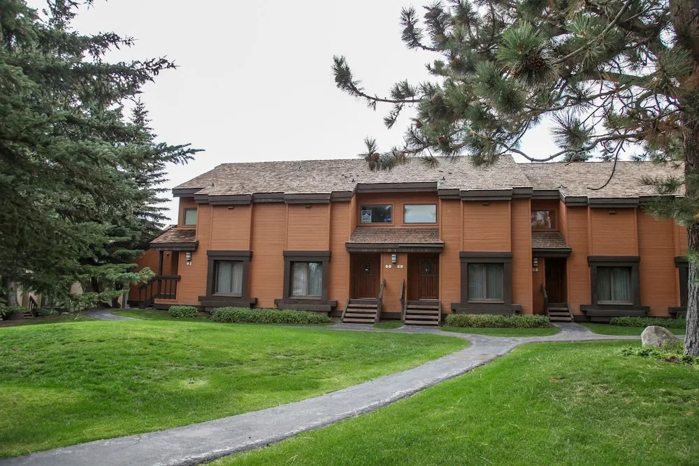 Snowcreek II 269 Pet-Friendly, Remodeled, On the Snowcreek Meadow by RedAwning