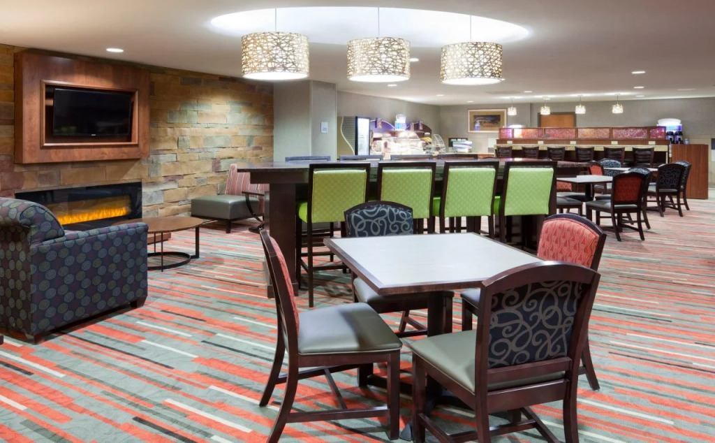 Holiday Inn Express & Suites Bloomington West by IHG