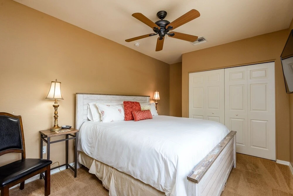 Casa Dynamite 4 Bedroom Home by RedAwning