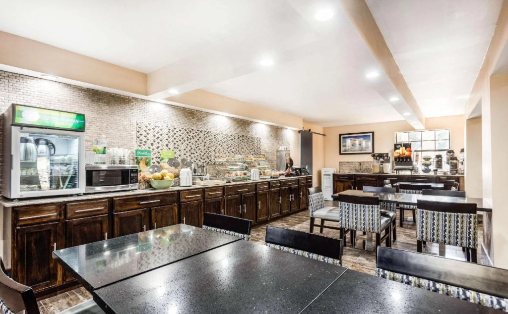 Quality Inn & Suites Airport