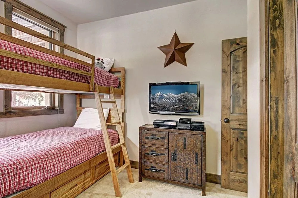 Highwood Hideaway by RedAwning