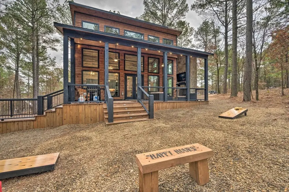 Luxury Cabin in the Woods w/ Hot Tub & Yard Games!