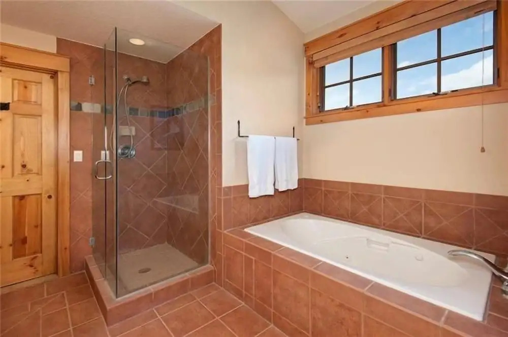 Private 3 Bedroom Townhome Located in East Keystone With Access to a Firepit, Hot Tub, and Billiards