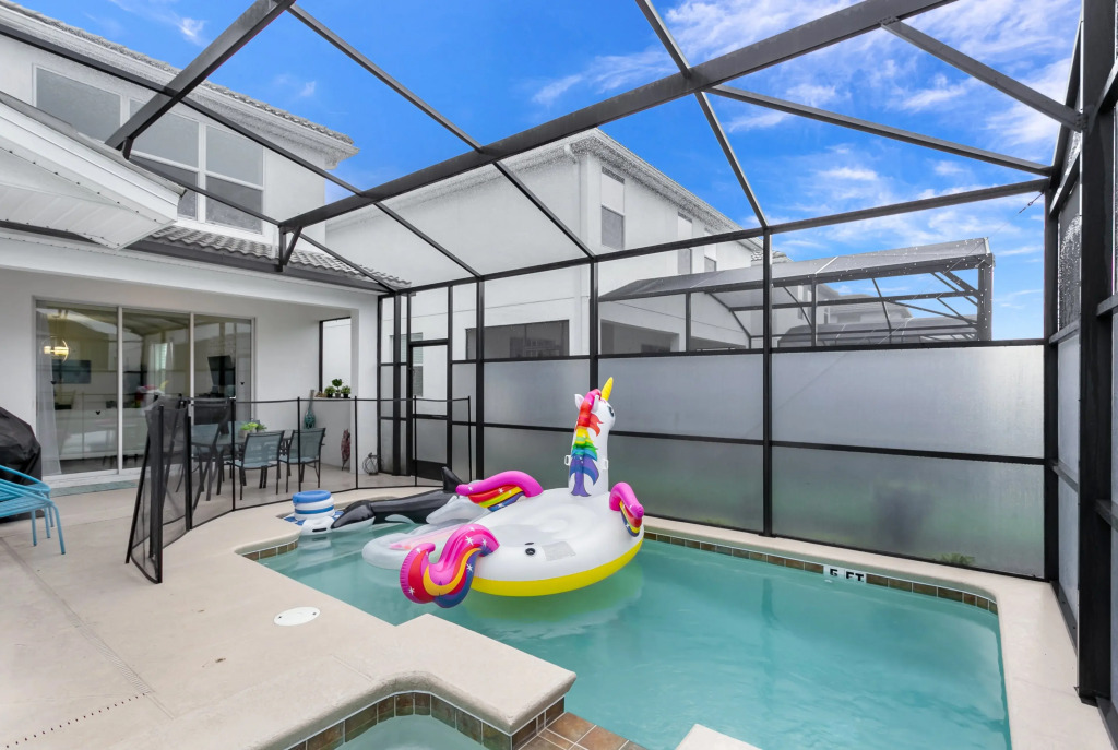 Amazing Storey Lake 5 Bedroom 5 Bathroom 4778Kcc