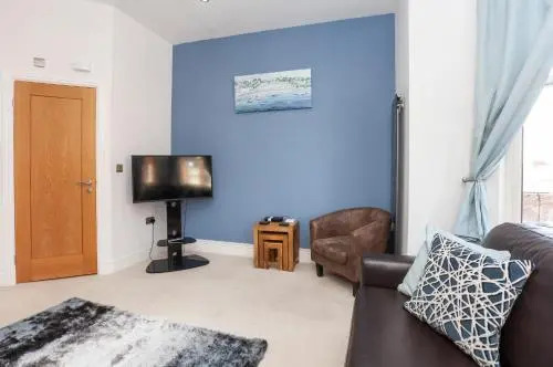 Apartment 5 the Keyes- Bright & Spacious Apartment with Free Parking